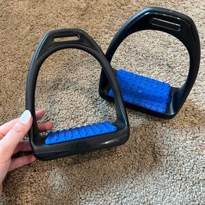Compositi Wide Track Stirrups - Blue